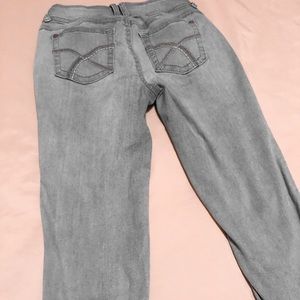 Light wash junior jeans